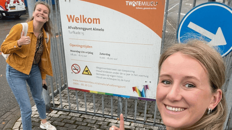 Benthe en Lisanne bij Twente Milieu